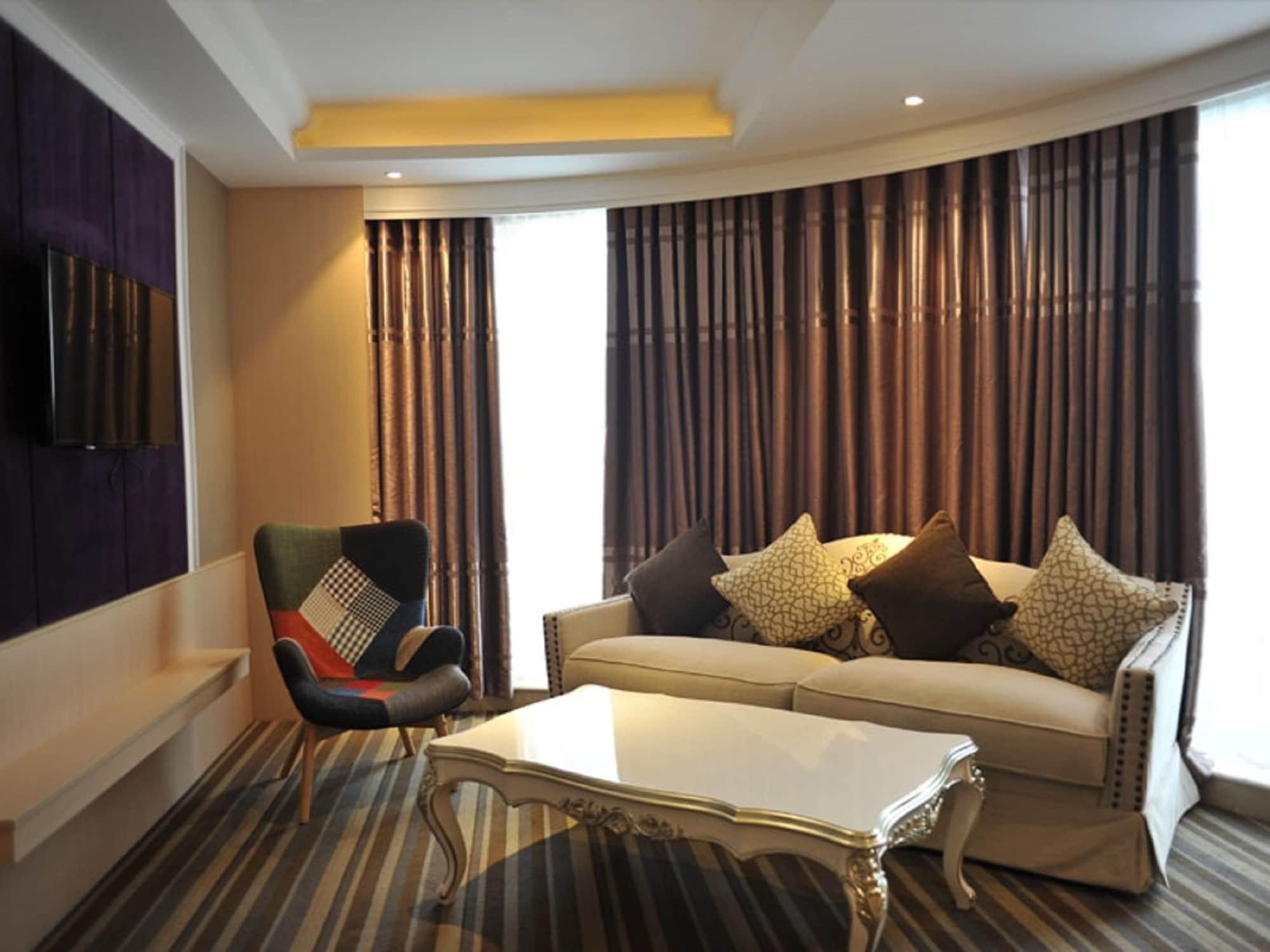 The Bazaar Hotel Bangkok Extérieur photo