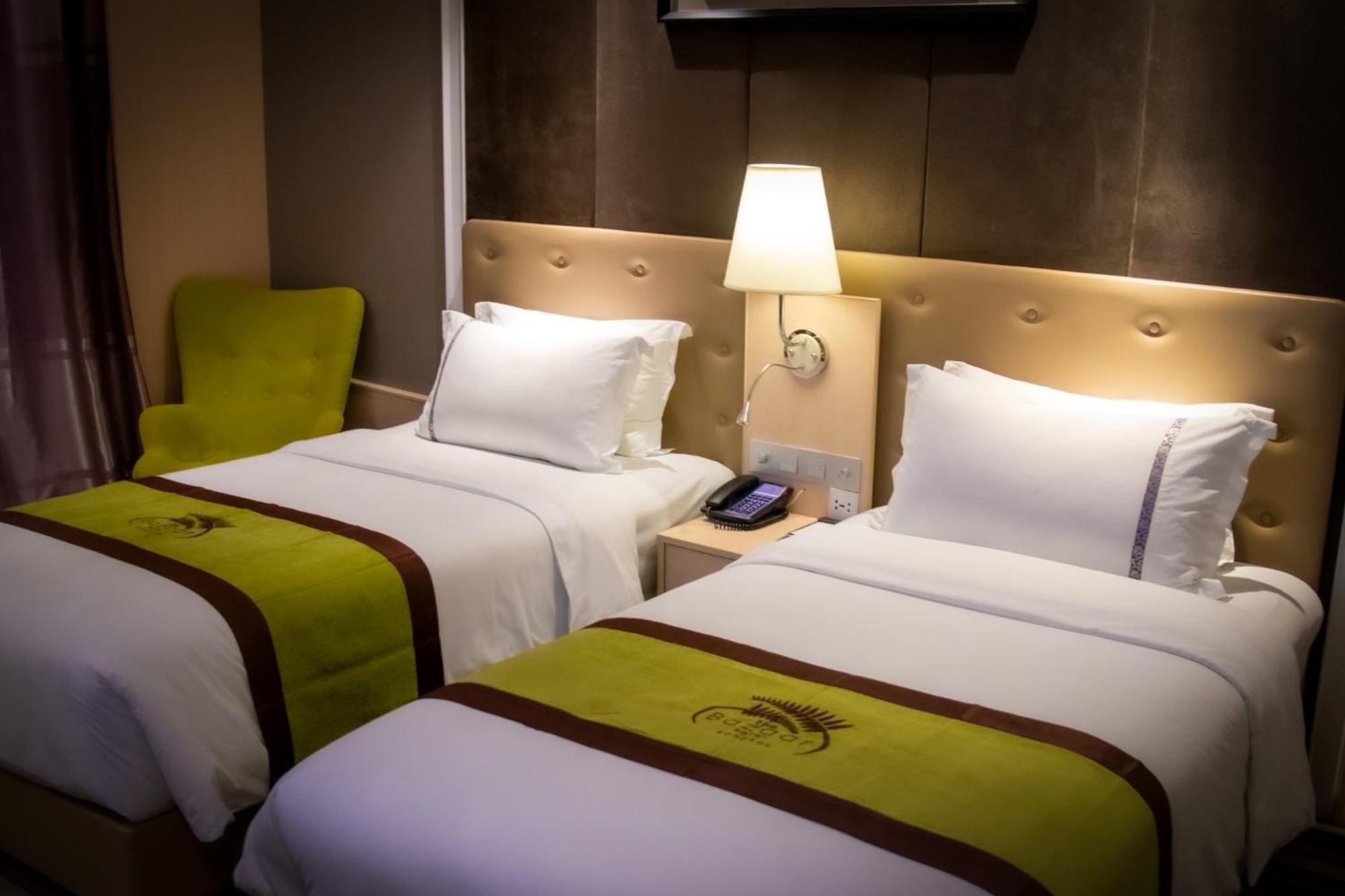 The Bazaar Hotel Bangkok Extérieur photo